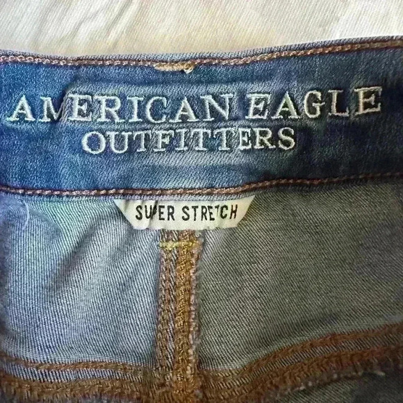 American Eagle Super Stretch Hi-Rise Shortie Denim Raw Hem Cuffed Shorts Size 0 - Picture 4 of 8
